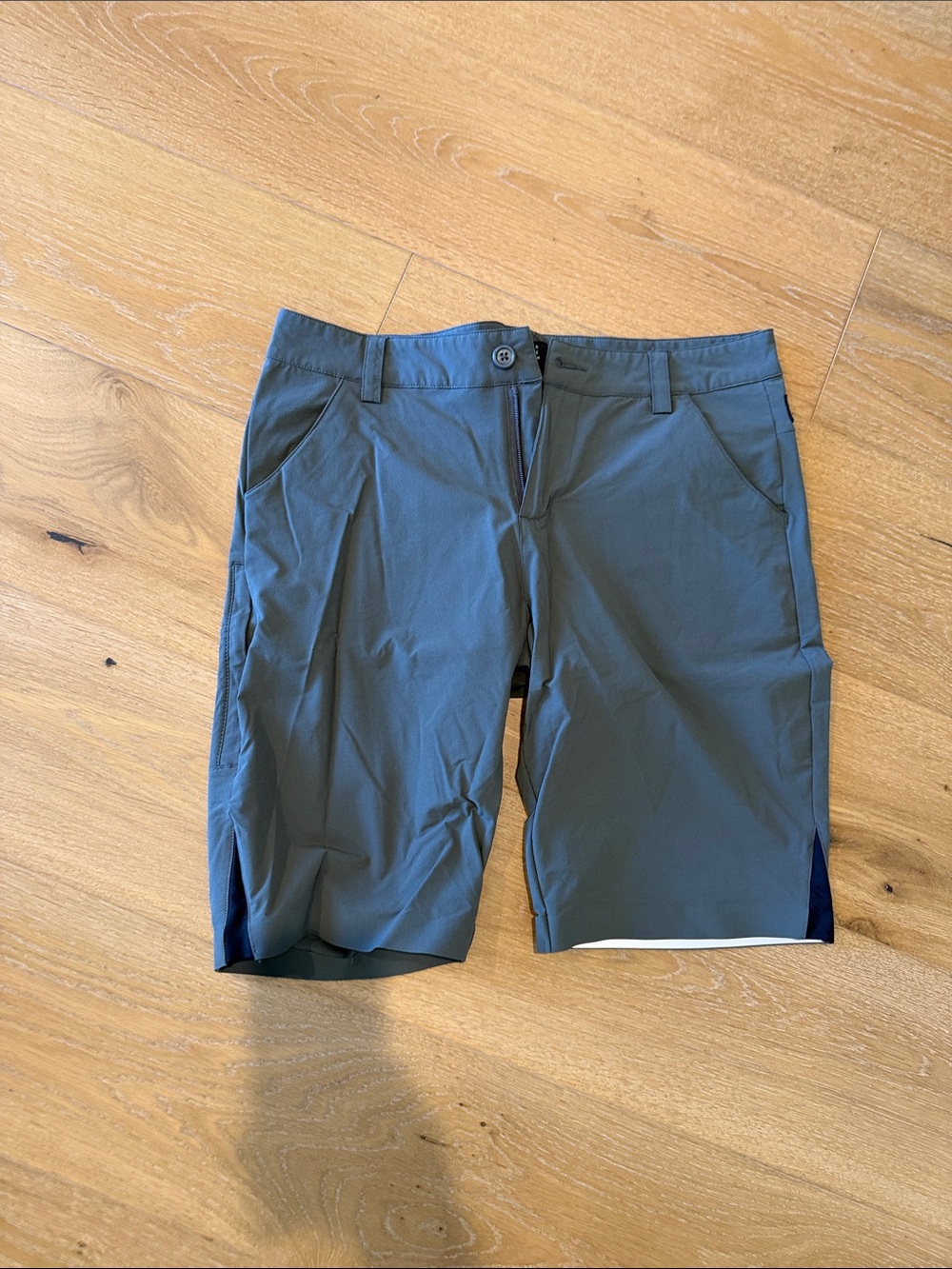 Men's Bontrager Adventure cycling shorts. Gray, size Medium.